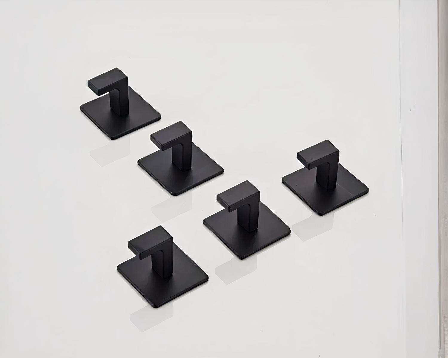 Crochets adhesif noir en lot de 5 pieces