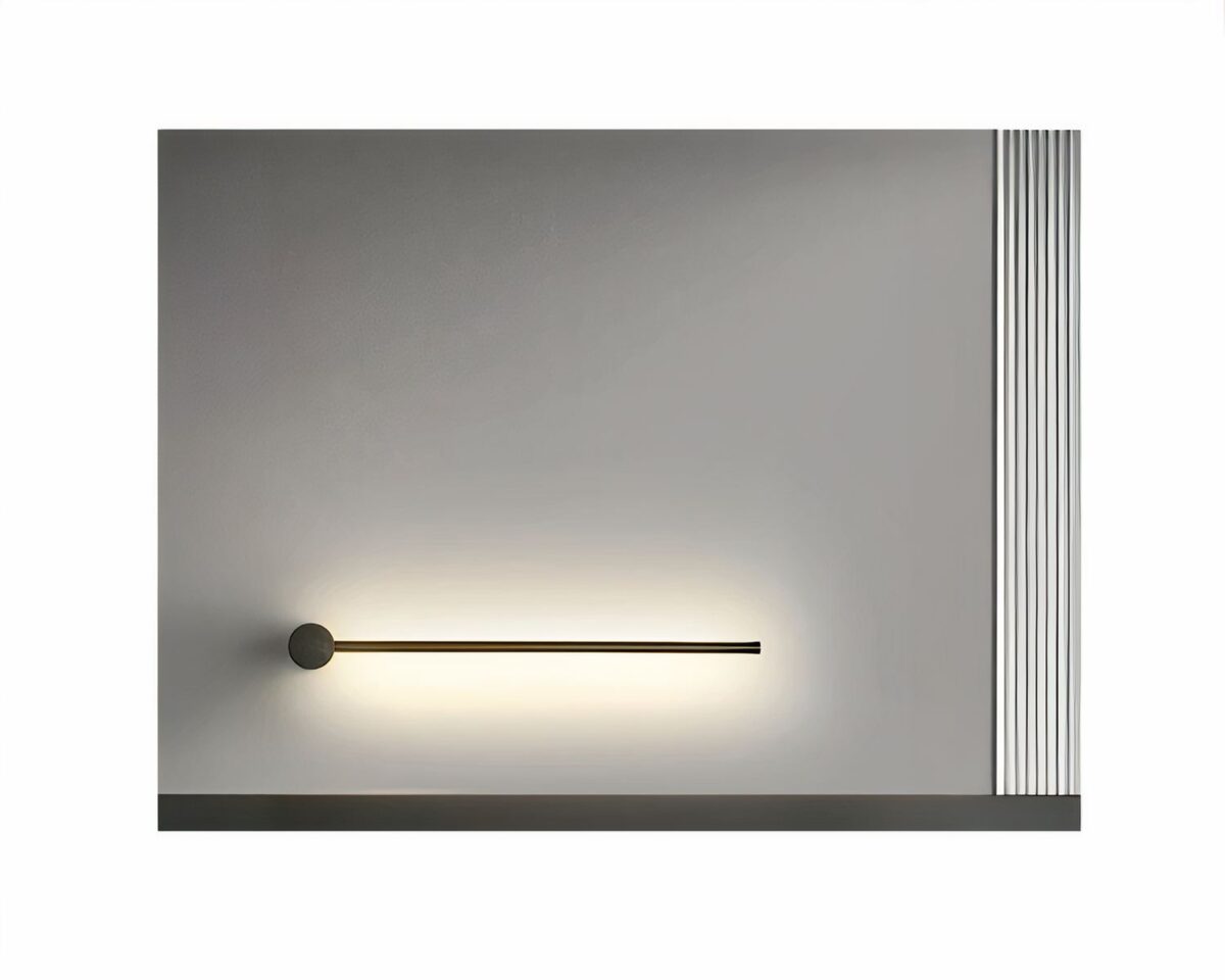 Photo d'une applique murale de salle de bain noire de style néon positionnée horizontalement, sur un mur gris foncé