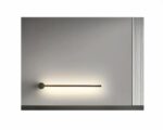 Photo d'une applique murale de salle de bain noire de style néon positionnée horizontalement, sur un mur gris foncé