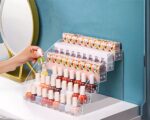 Boite de rangement forme d'estrade pour vernis à ongles