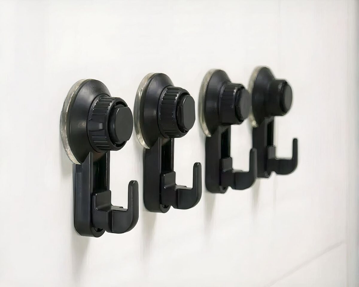 Crochet à ventouse noir ou blanc 4 crochets noirs accrochés à un mur