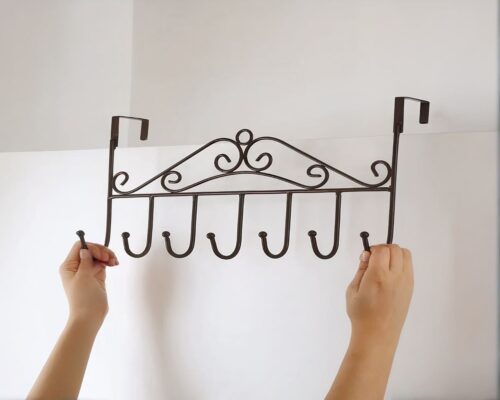 Crochet porte en métal