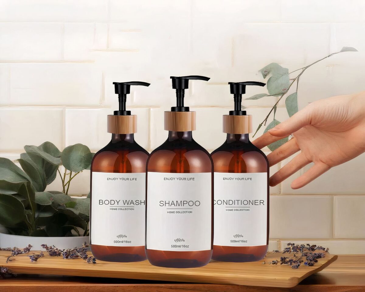 Lot trois distributeurs savon bouteilles ambrées