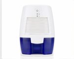 Photo d'un mini déshumidificateur électrique blanc et bleu à un bouton de commande