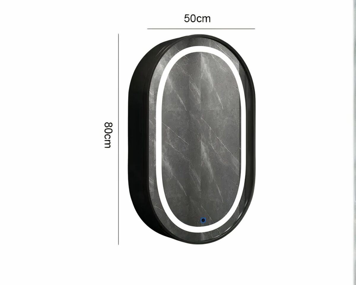 Miroir ovale sur un mur gris.