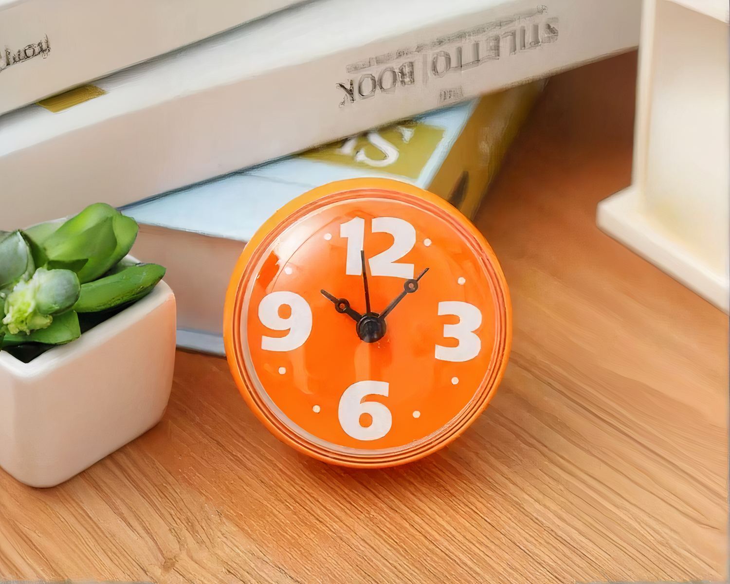 Petite horloge colorée pour la salle de bain
