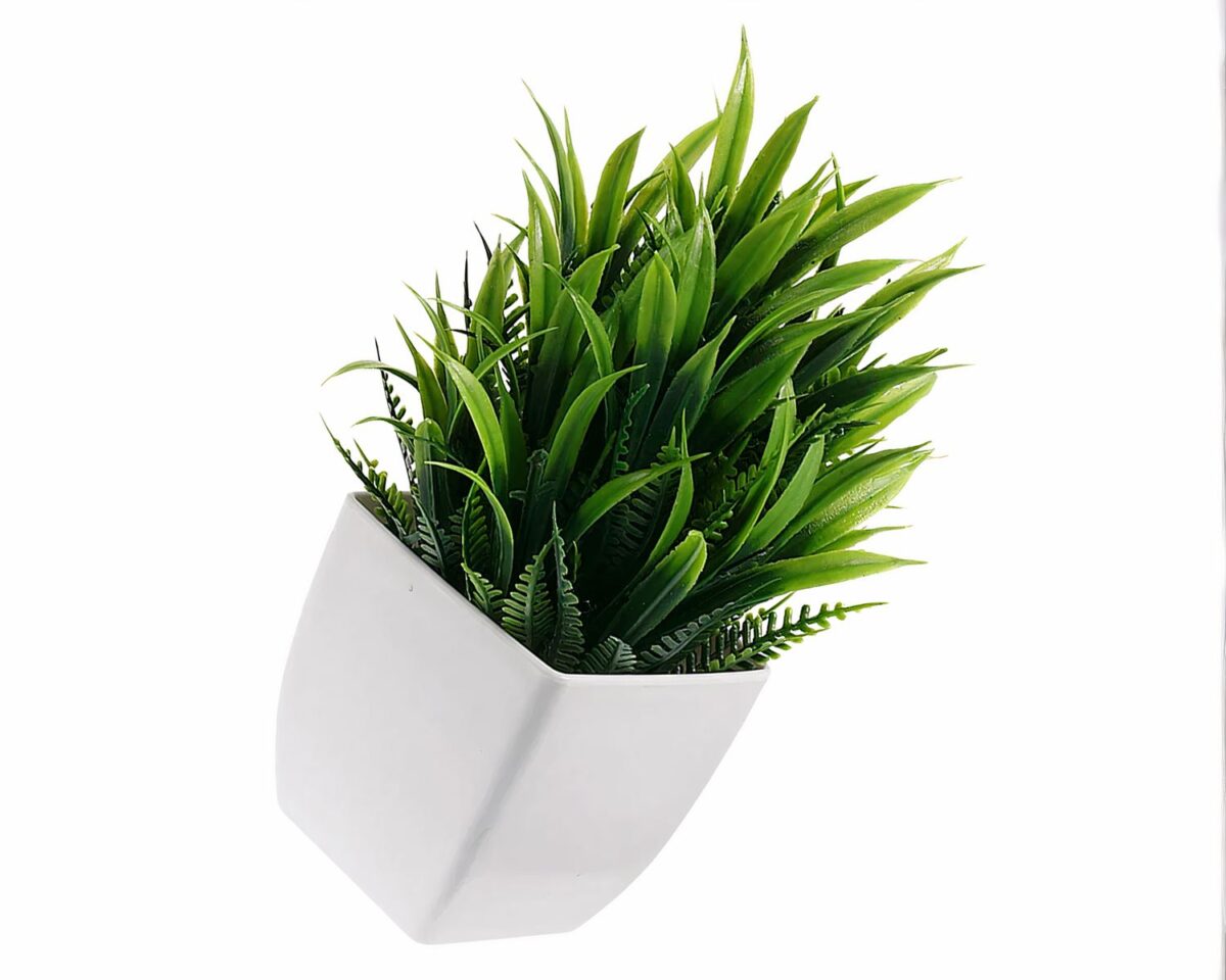 Petite plante artificielle en pot Petite plante artificielle en pot