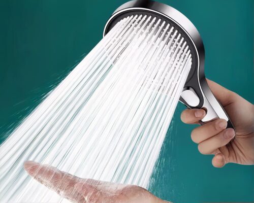Pommeau de douche rond avec un jet d'eau
