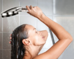 Pommeau de douche à économie d'eau et augmentation de la pression