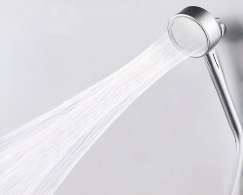Pommeau de douche rond avec le jet d'eau