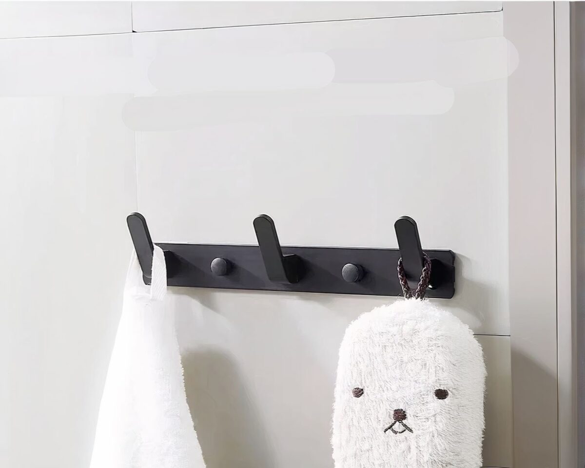 Porte manteau salle de bain en alu noir design