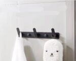 Porte manteau salle de bain en alu noir design