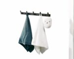 Porte manteau salle de bain en alu noir design