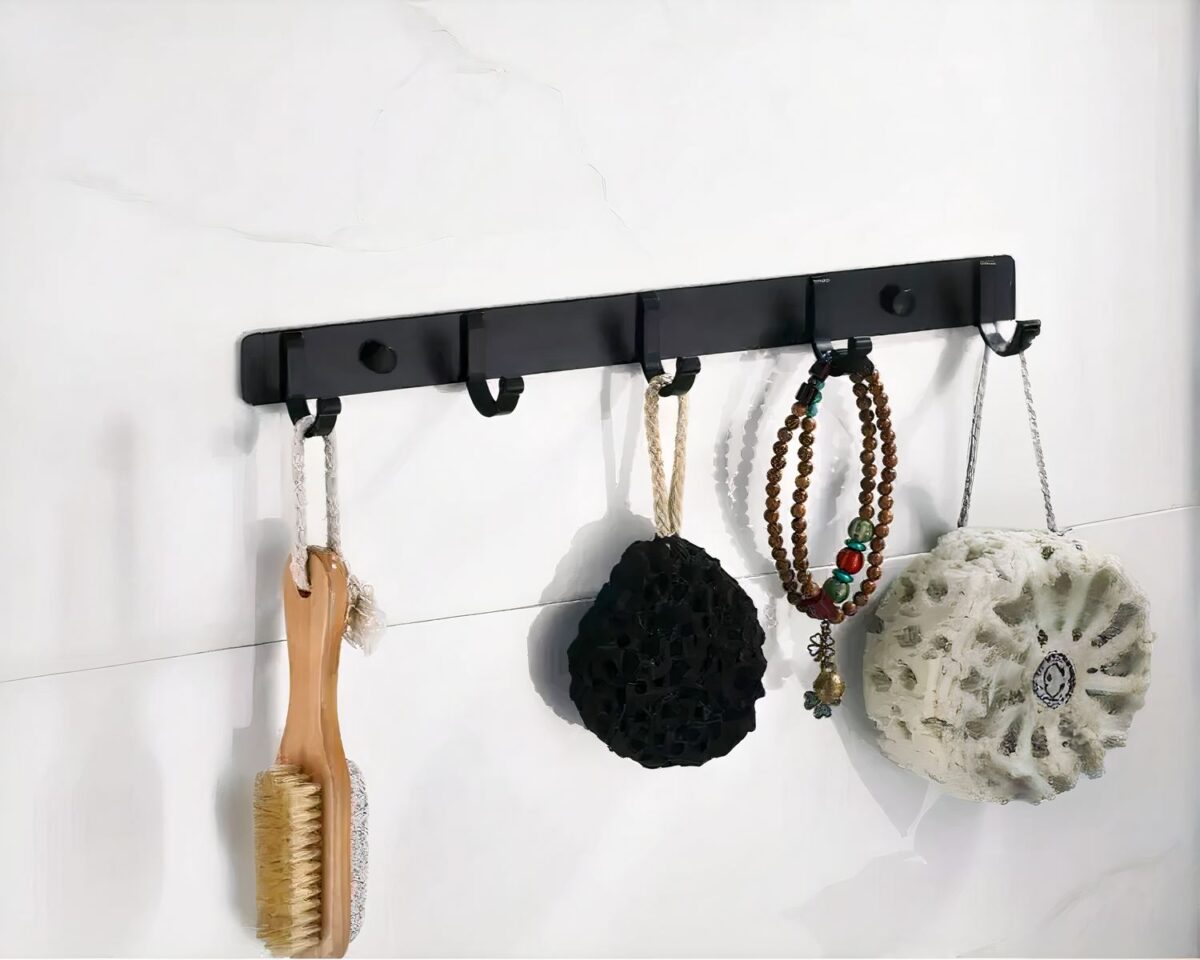 Porte manteau salle de bain en alu noir design