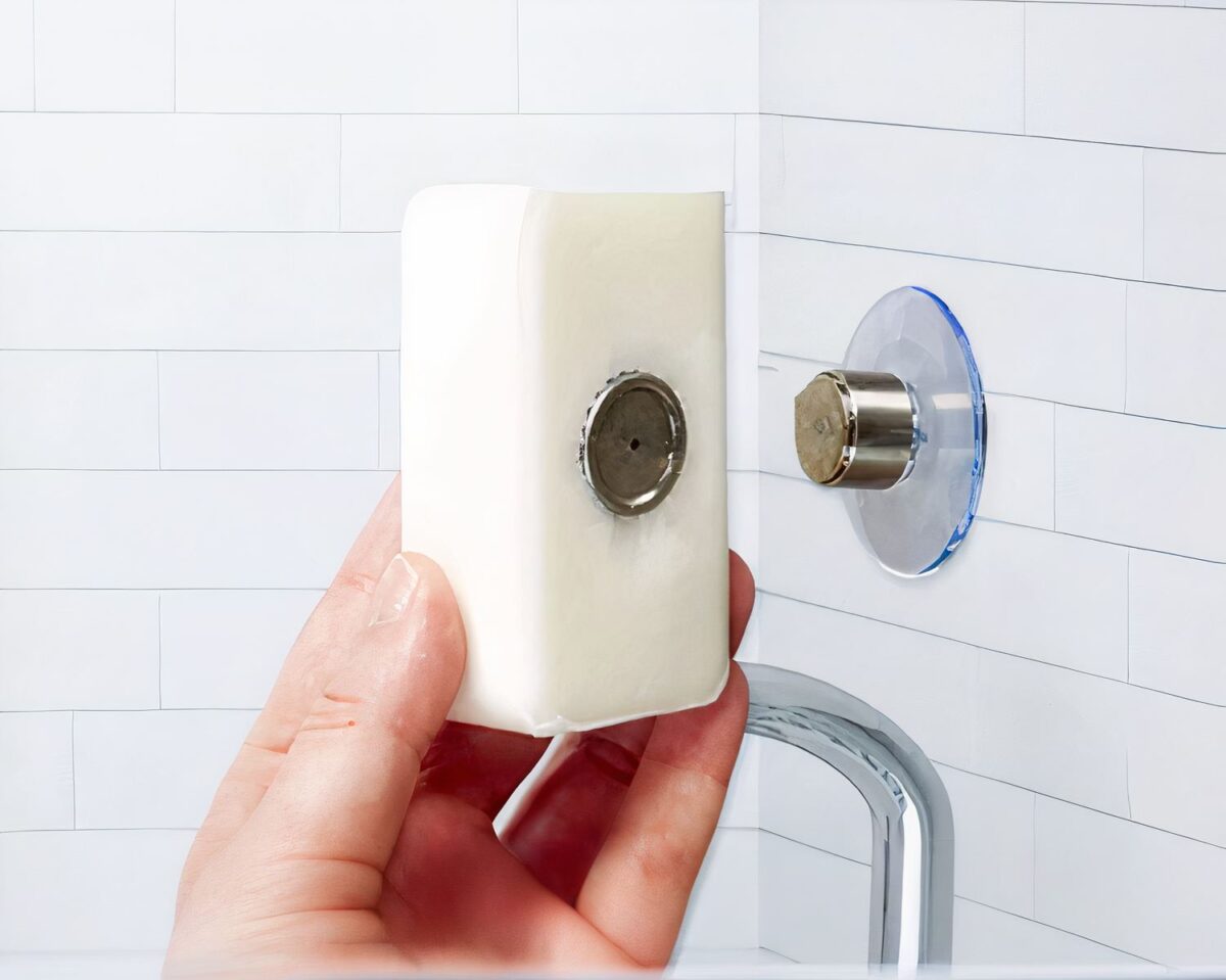 Porte savon aimanté acier ventouse avec savon blanc