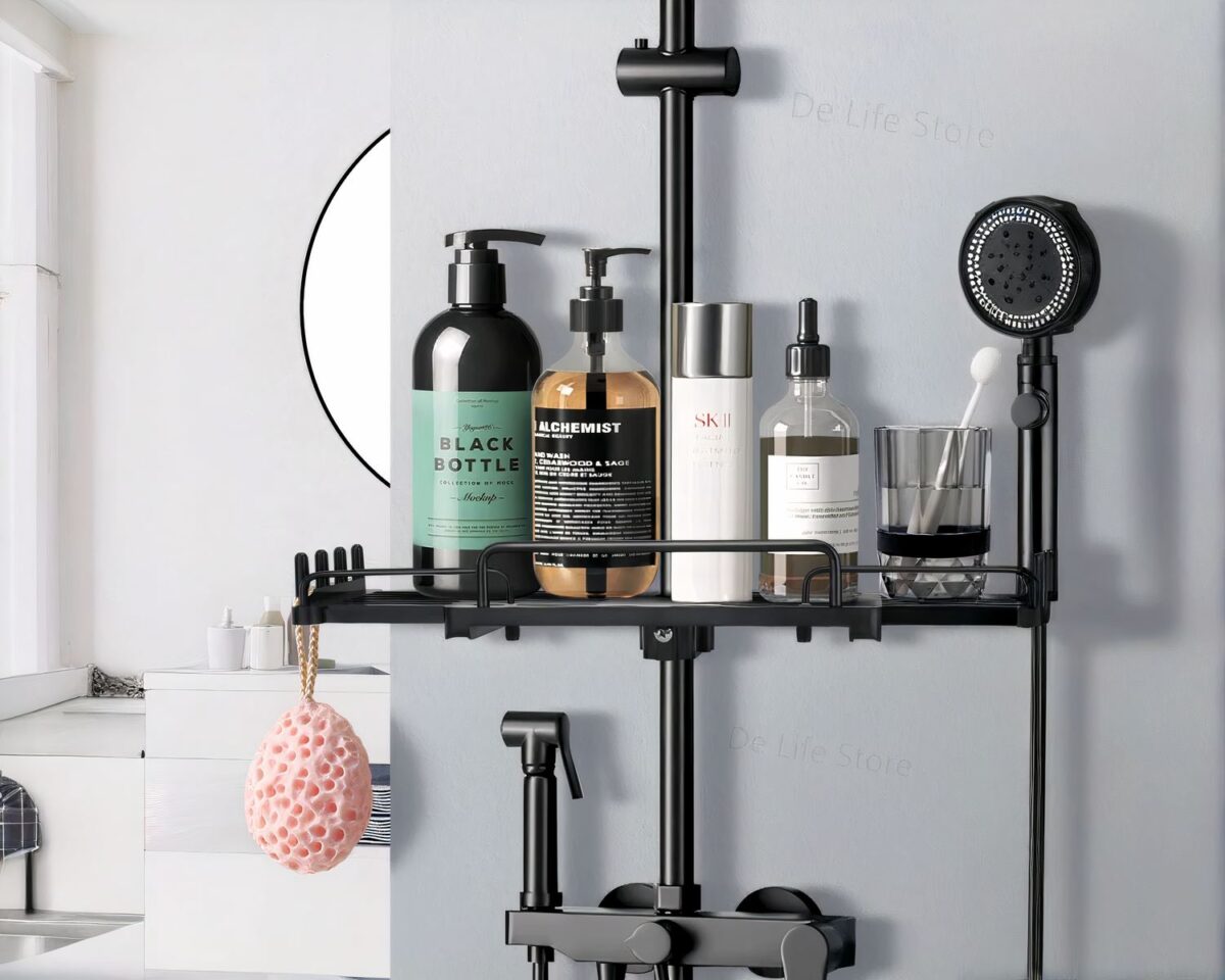 Porte-shampoing grande contenance sans perçage On voit un porte-shampoing, rempli de flacons cosmétiques