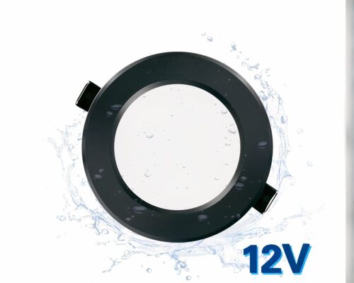 Photo d'un spot étanche encastrable 12 V pour salle de bain noir sur fond blanc avec des éclaboussures d'eau