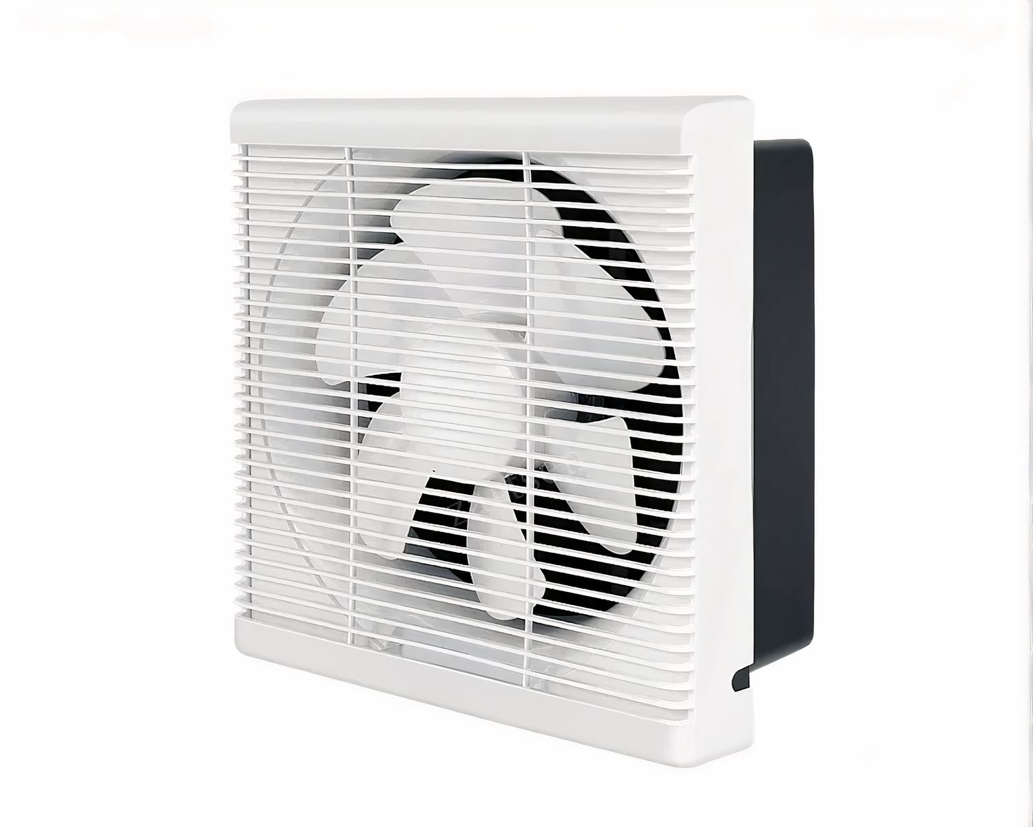 Photo d'un ventilateur carré blanc devant et noir au dos à six pales blanches le tout sur fond blanc