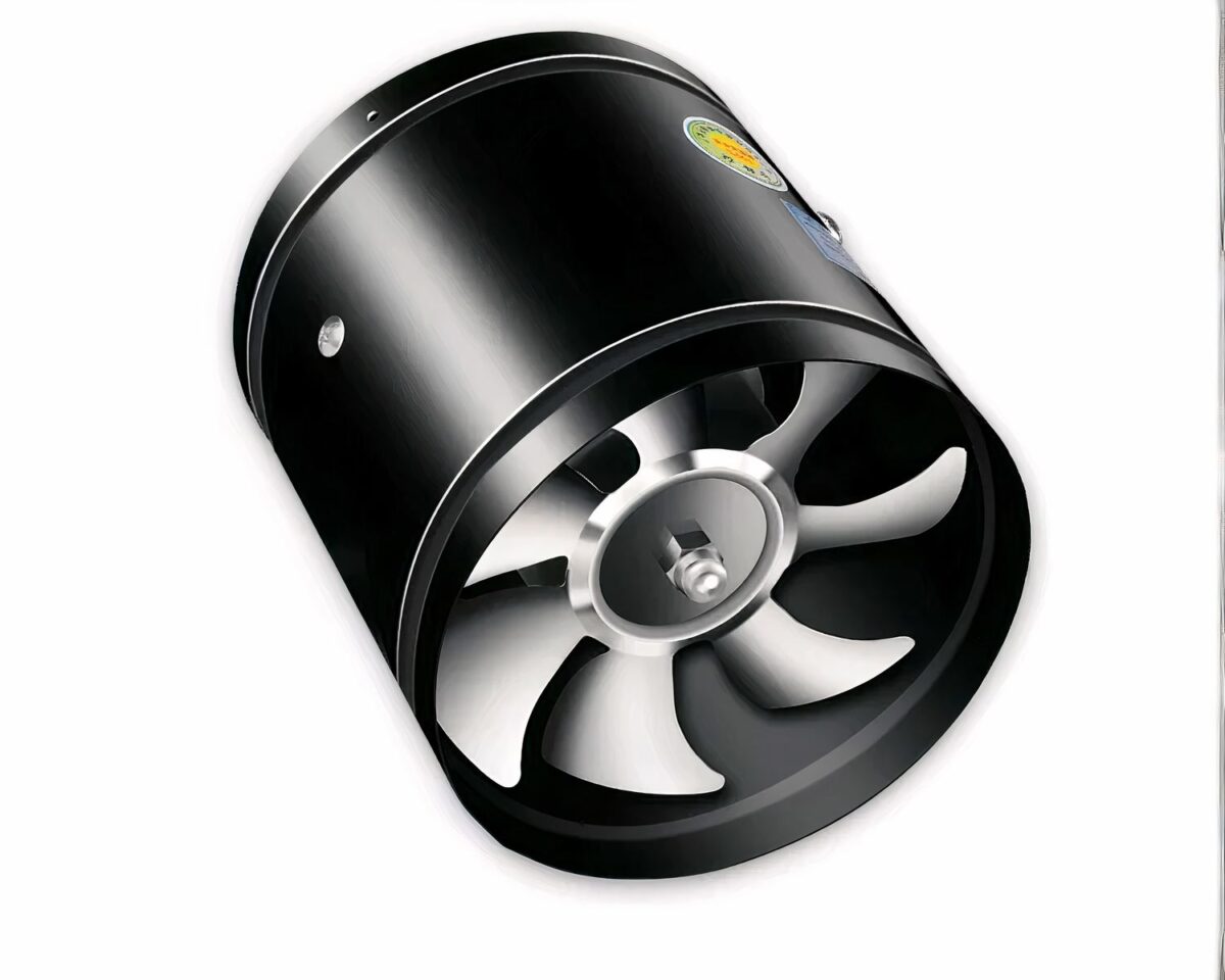 Photo d'un ventilateur noir à 7 pales grises sur un fond blanc