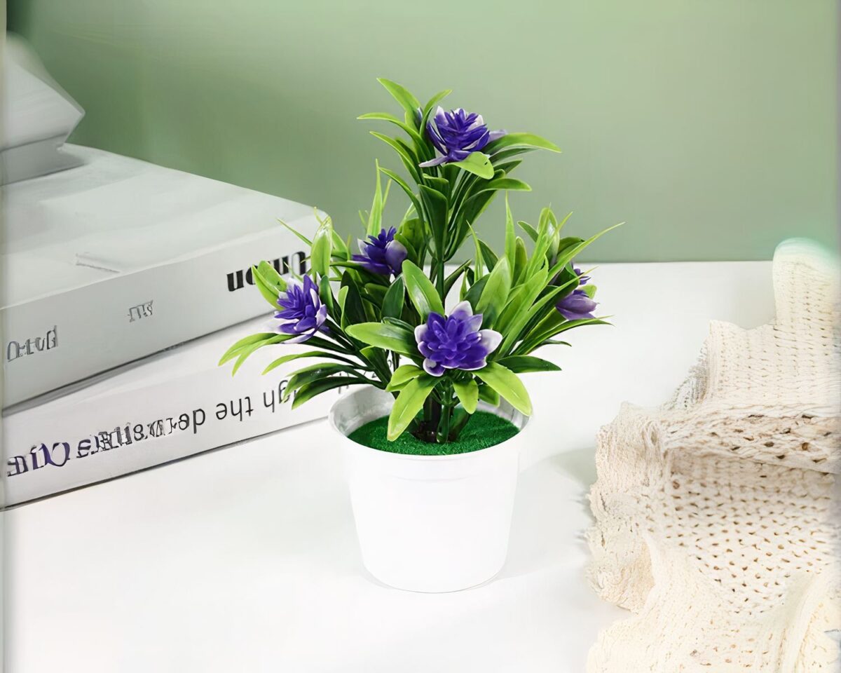 Petite plante artificielle à fleurs