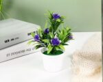 Petite plante artificielle à fleurs