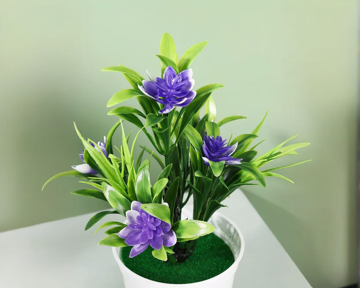 Petite plante artificielle à fleurs