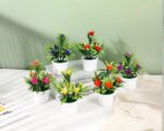 Petite plante artificielle à fleurs