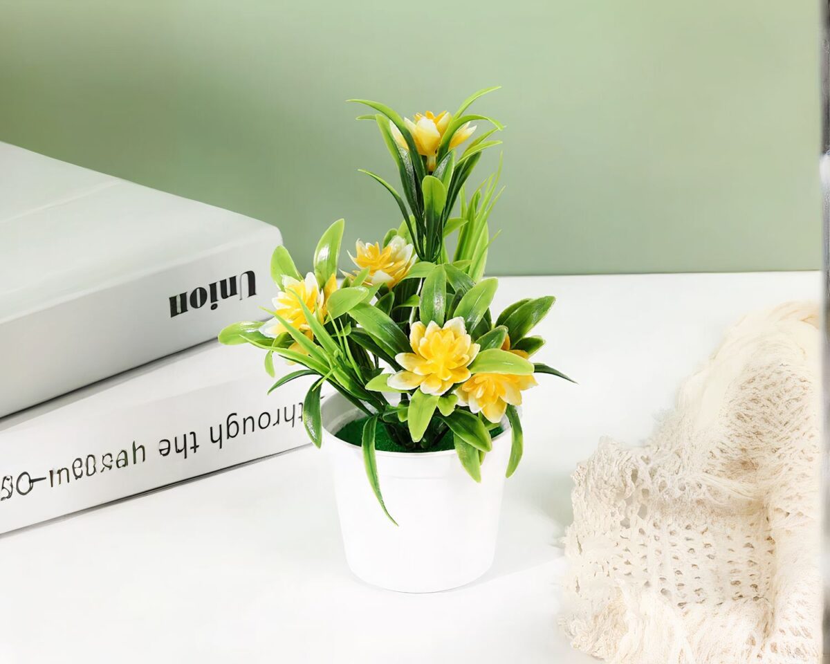Petite plante artificielle à fleurs