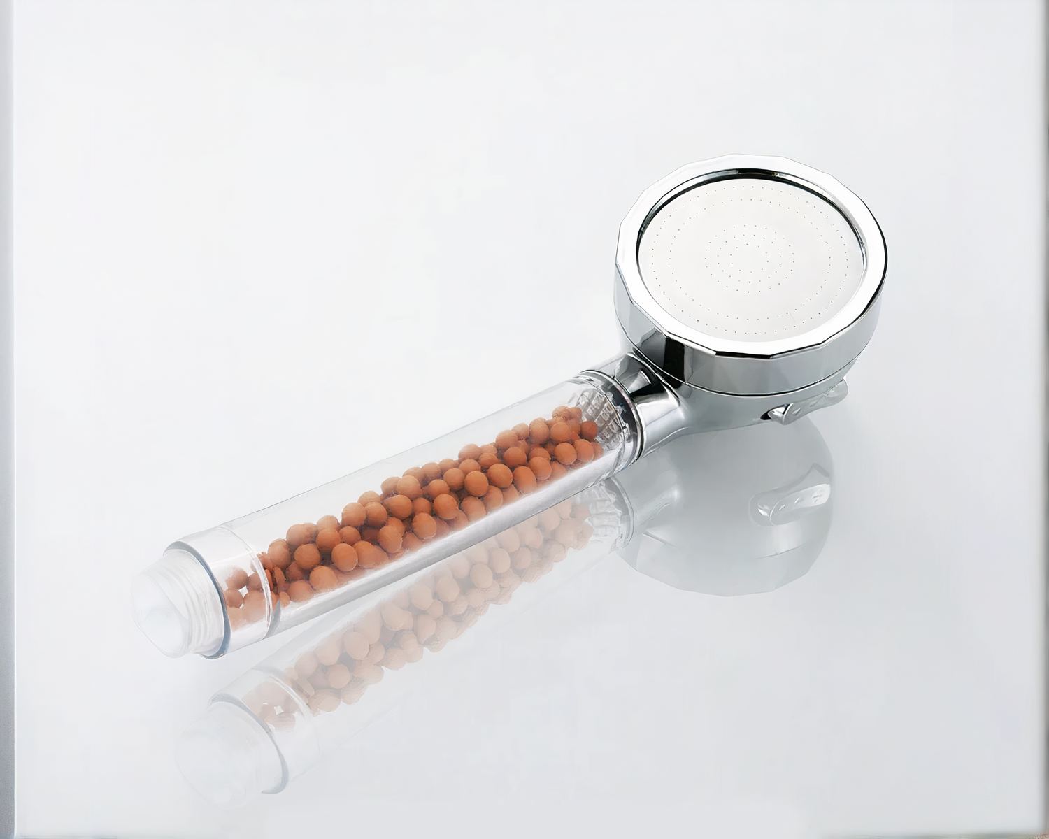 Pommeau de douche anti-calcaire avec billes