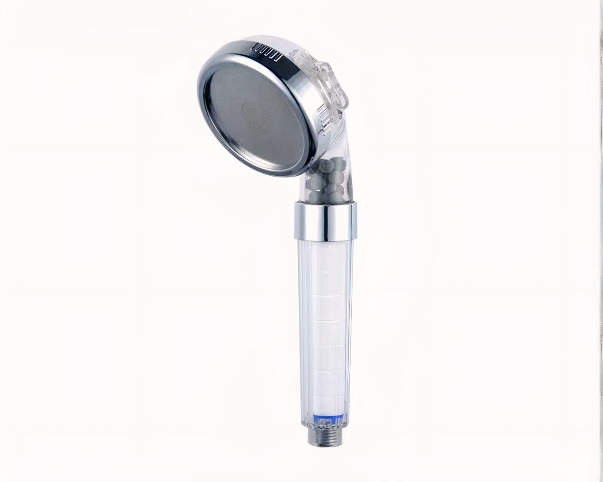 Pommeau de douche filtant blanc ou bleu
