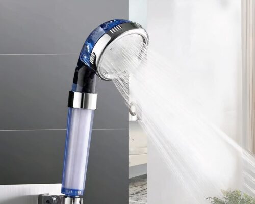 Pommeau de douche filtant blanc ou bleu