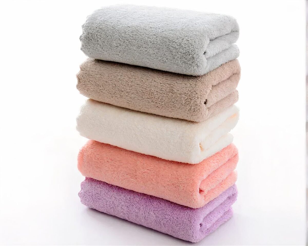 Serviette de bain colorée super absorbante en microfibre