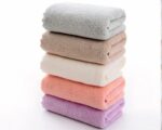 Serviette de bain colorée super absorbante en microfibre