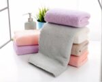 Serviette de bain colorée super absorbante en microfibre