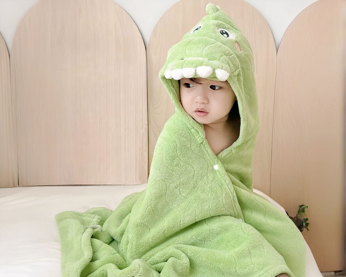Serviette de bain façon poncho à capuche pour enfant