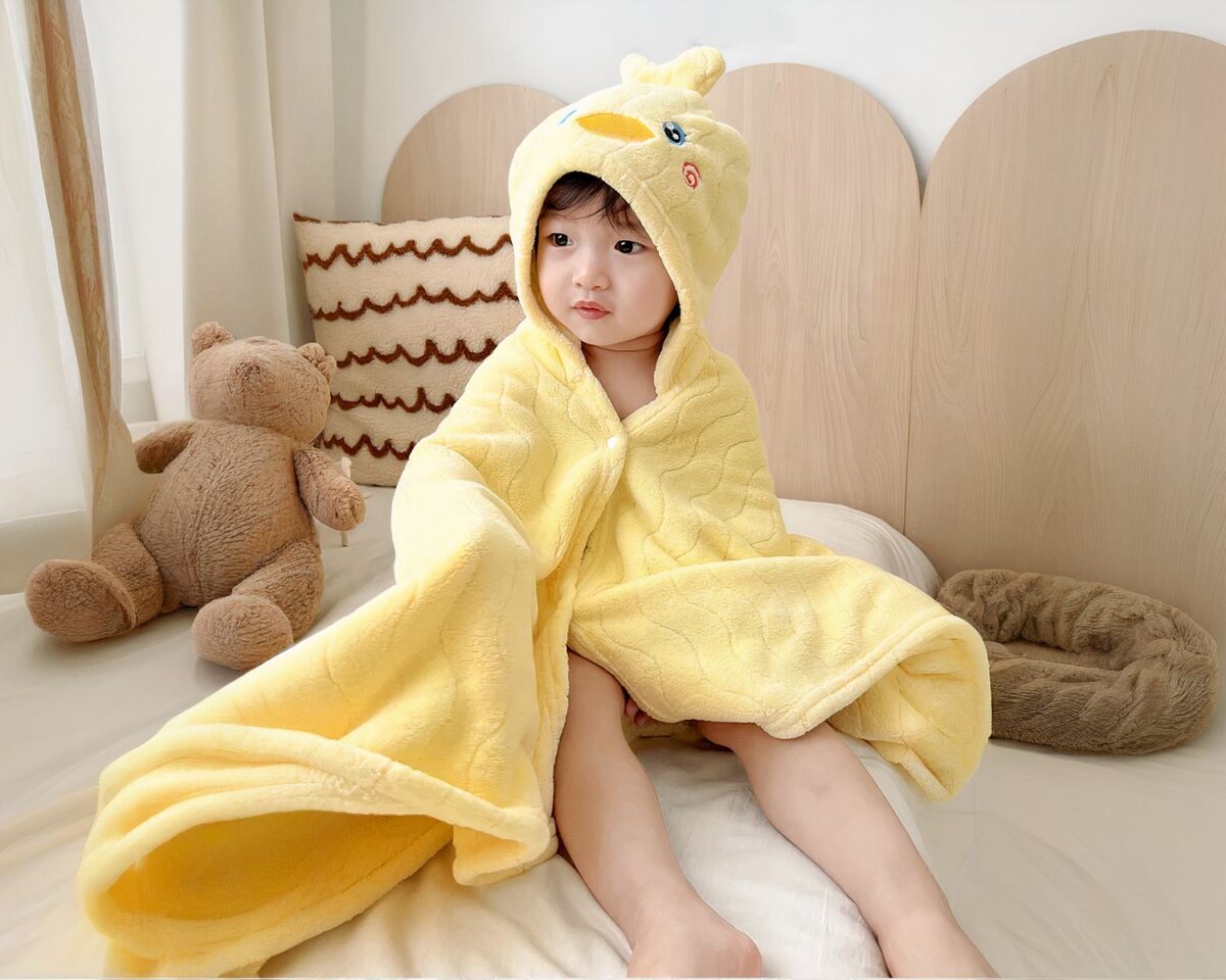 Serviette de bain façon poncho à capuche pour enfant