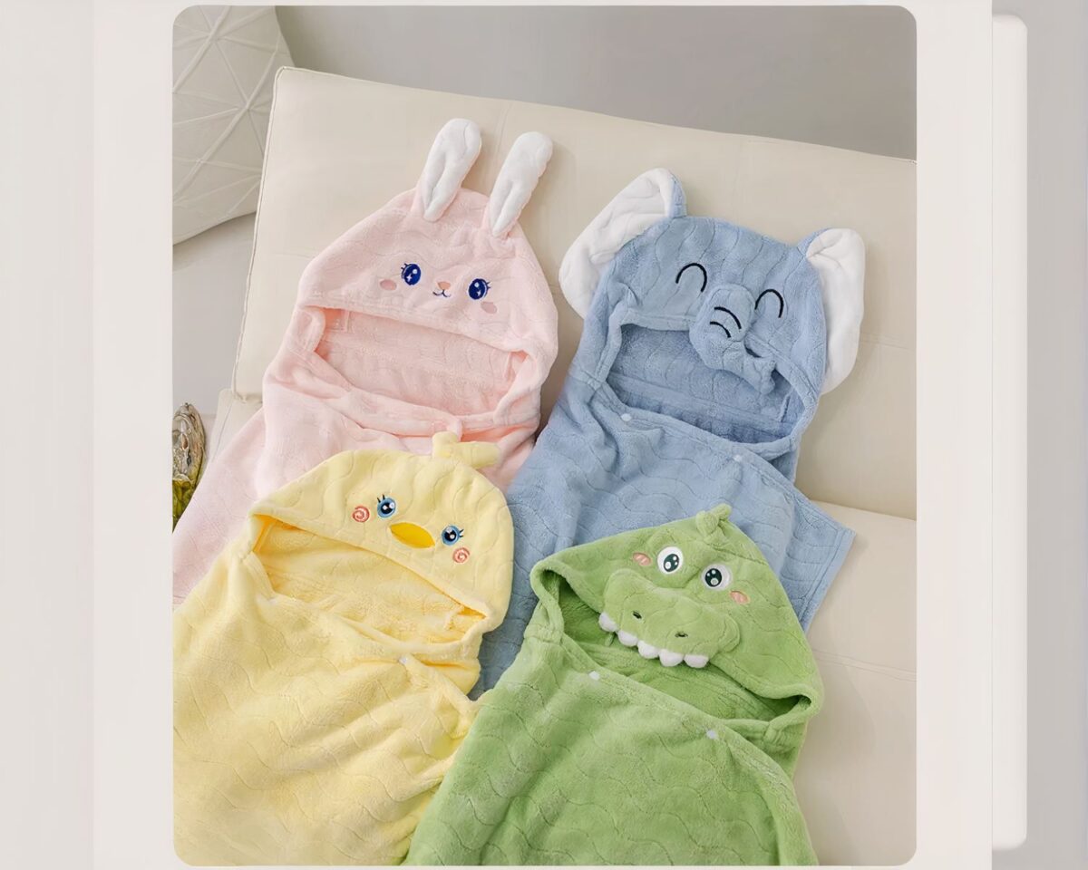 Serviette de bain façon poncho à capuche pour enfant