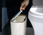 Poubelle salle de bain couvercle à pression