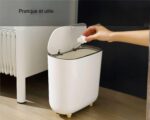 Poubelle salle de bain couvercle à pression