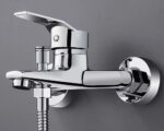 Mitigeur de baignoire argenté