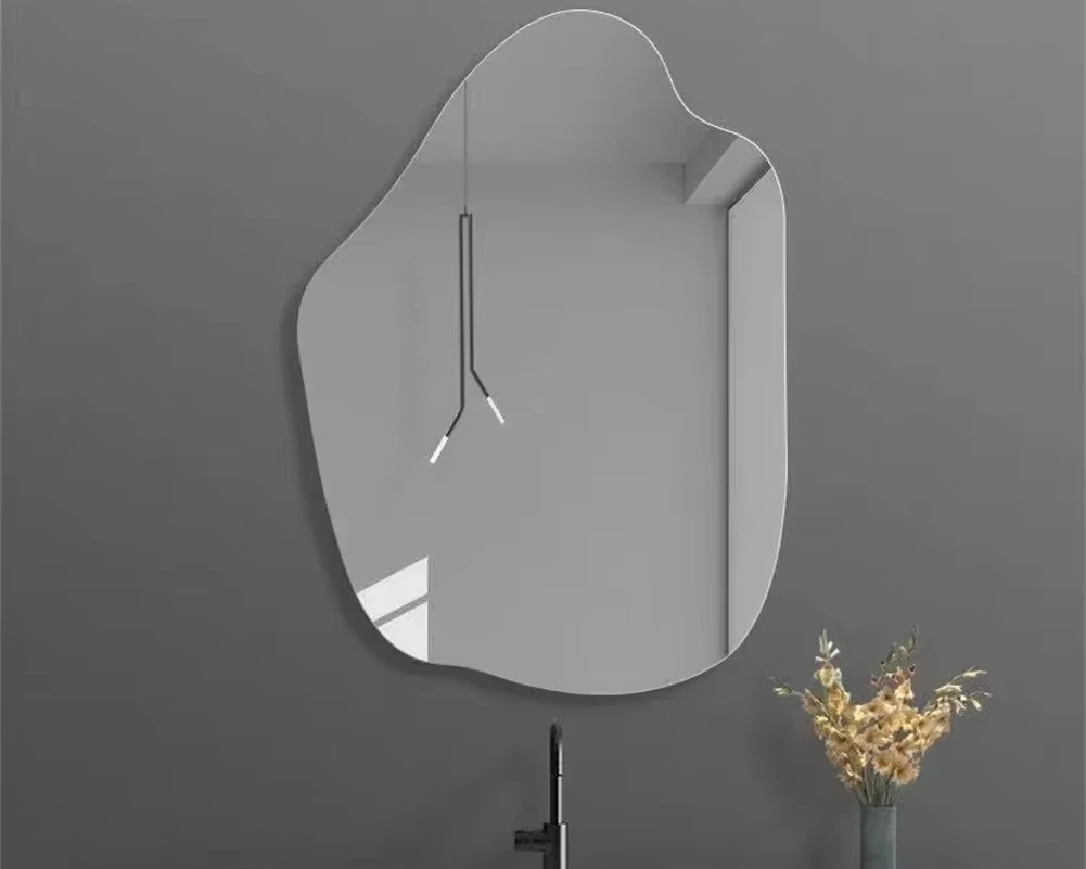 Élégant miroir asymétrique pour salle de bain